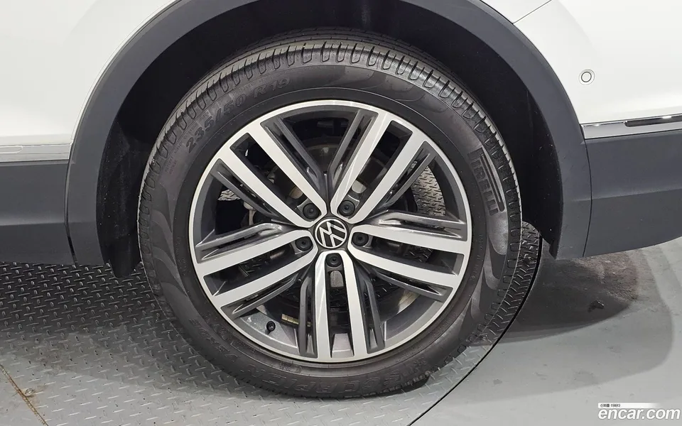 Volkswagen Tiguan Allspace 2.0 TSI 2023 — миниатюра 5