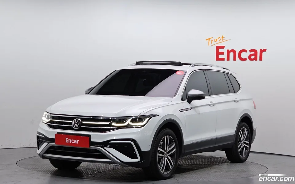 Volkswagen Tiguan Allspace 2.0 TSI 2023 — фото 1, купить с доставкой в Москву