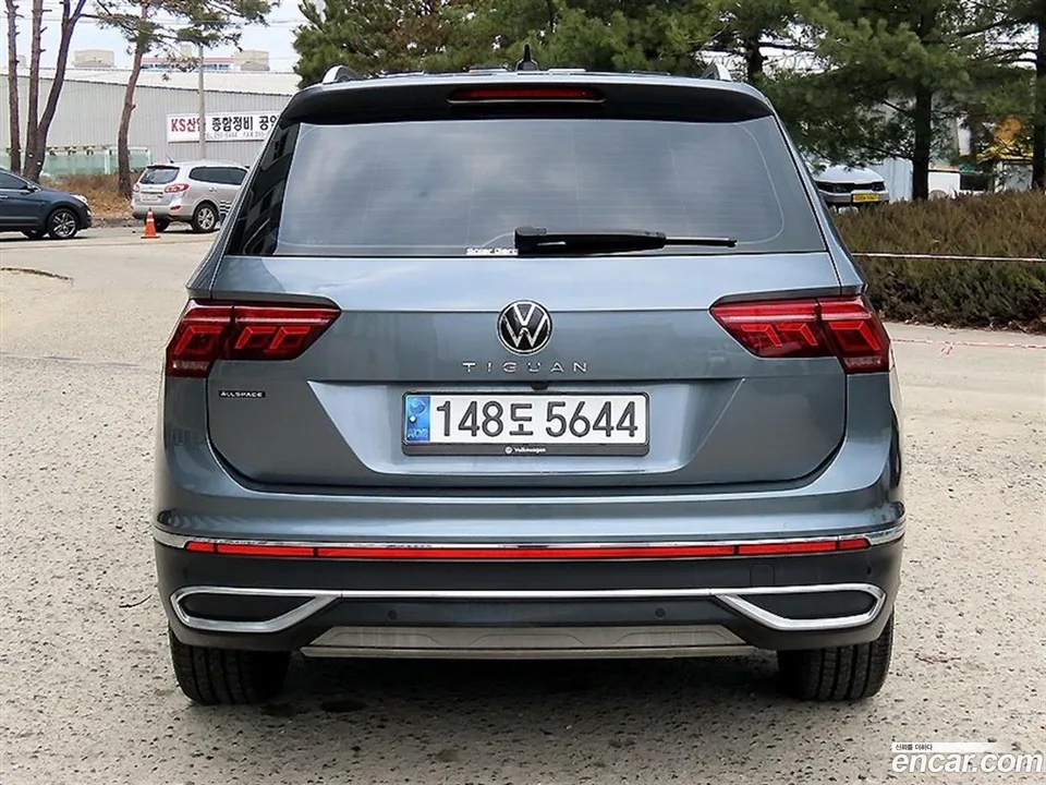 Volkswagen Tiguan Allspace 2.0 TSI 2023 — миниатюра 4