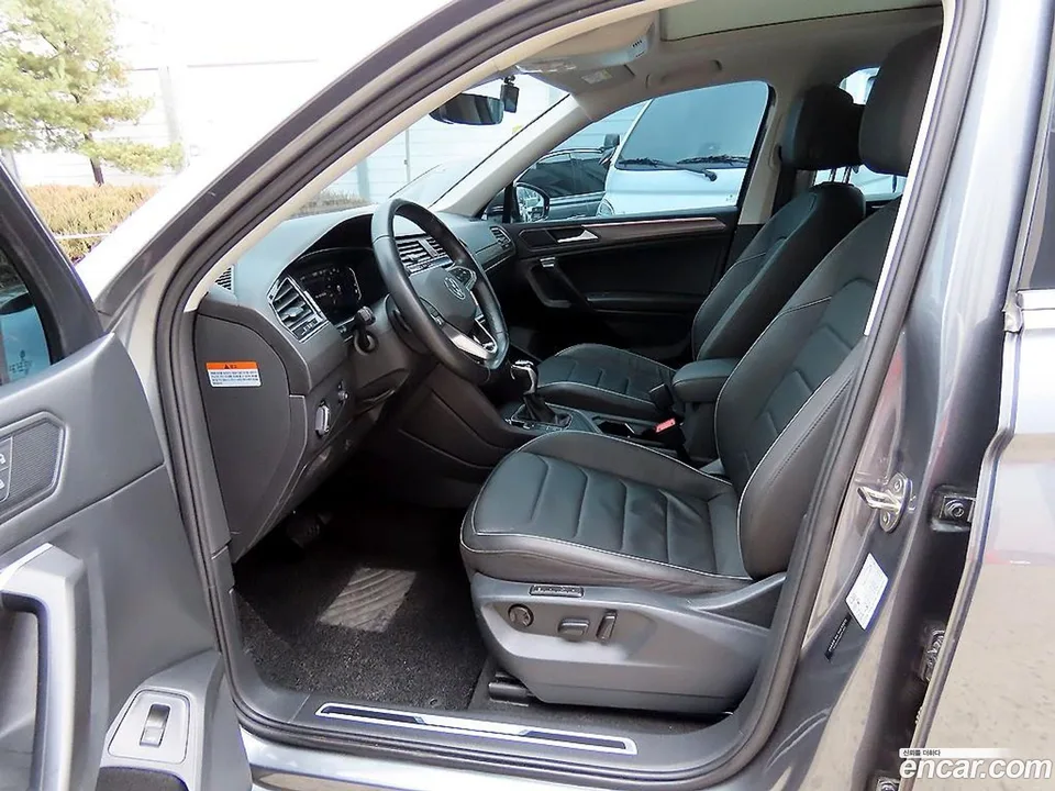 Volkswagen Tiguan Allspace 2.0 TSI 2023 — миниатюра 5
