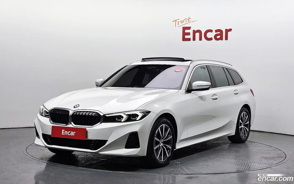 BMW 3 Series 320i 2023 — фото 1, купить с доставкой в Москву