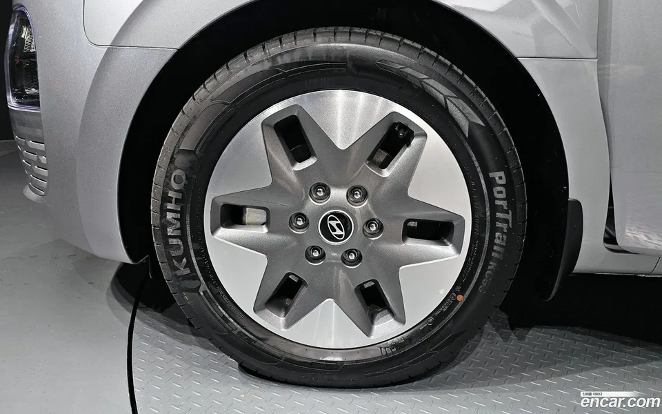 Hyundai Staria 11 2025 — миниатюра 2