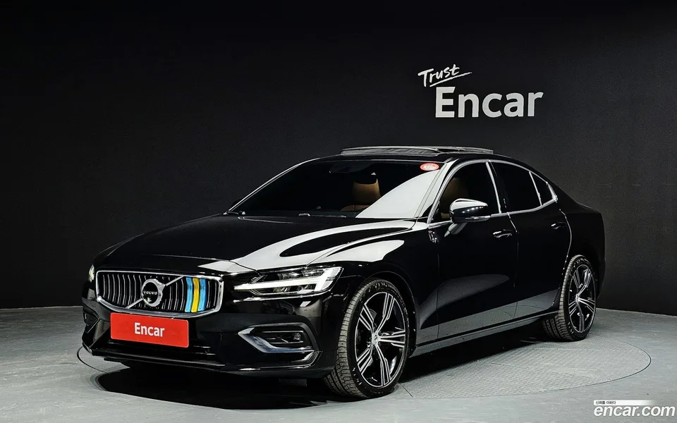 Volvo S60 B5 2022 — фото 1, купить с доставкой в Москву
