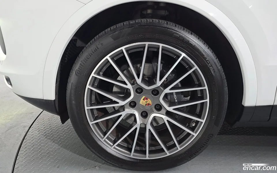 Porsche Cayenne 3.0 2023 — миниатюра 2