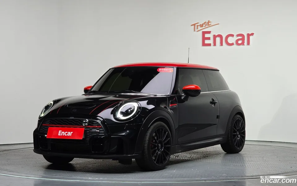 MINI Cooper S JCW 2022 — фото 1, купить с доставкой в Москву