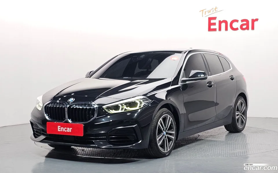 BMW 1 Series 120i 2022 — фото 1, купить с доставкой в Москву