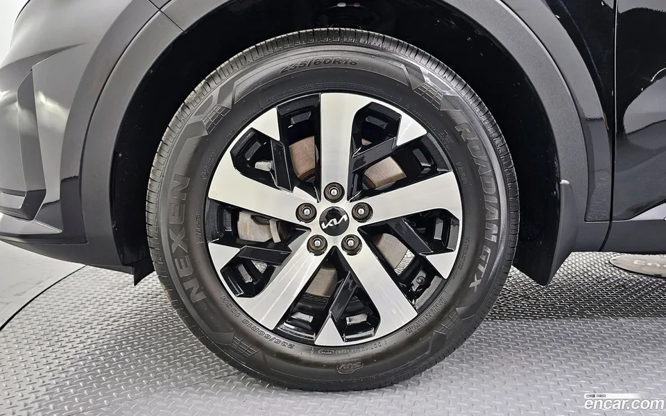 Kia Sorento 2.5T 2WD 2023 — thumbnail 2