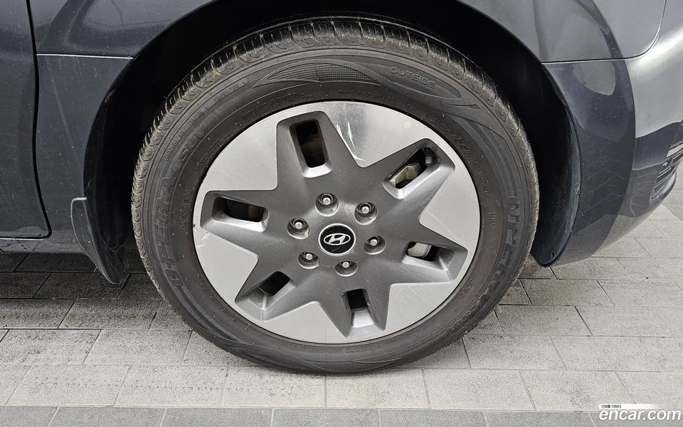 Hyundai Staria 4WD 9 2023 — миниатюра 2