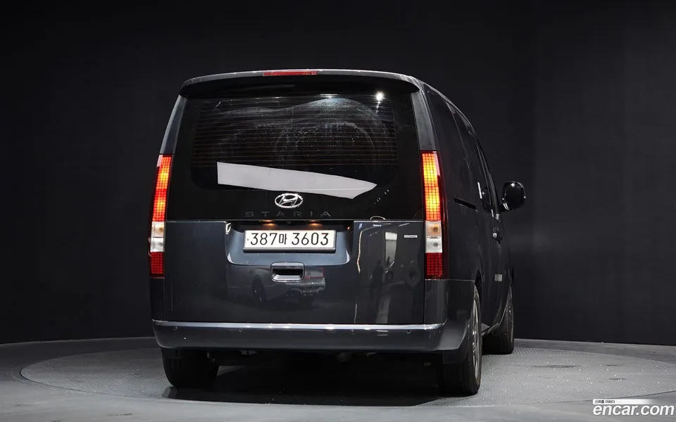 Hyundai Staria 4WD 9 2023 — миниатюра 4