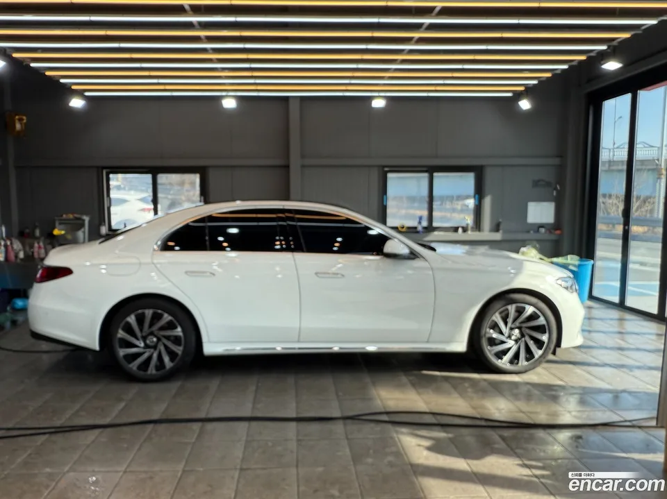 Mercedes-Benz E-Class E300 4MATIC 2025 — миниатюра 4