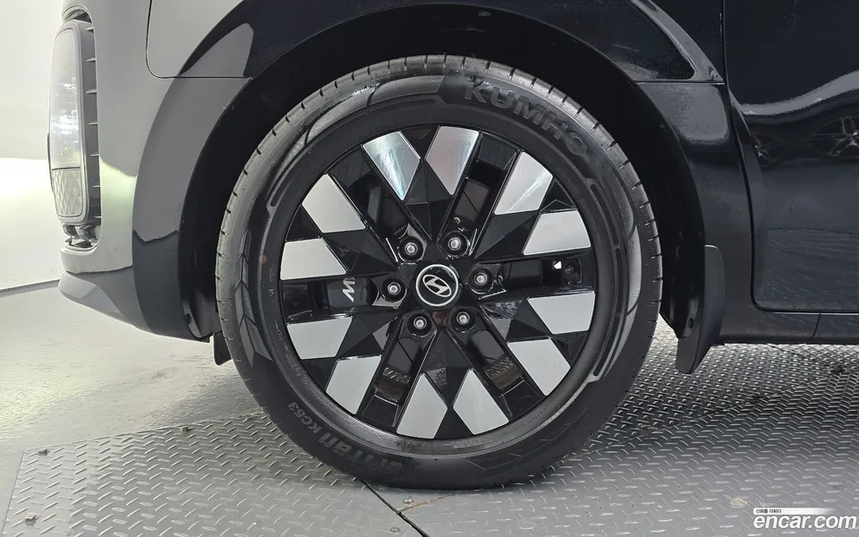 Hyundai Staria 4WD 7 2024 — миниатюра 2