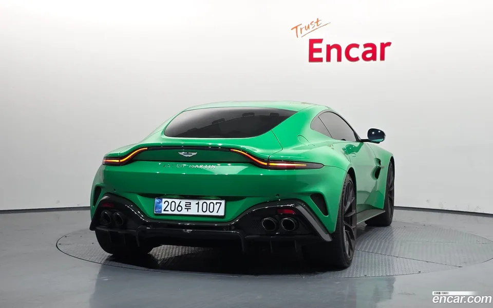 Aston Martin Vantage 4.0 V8 2025 — миниатюра 4