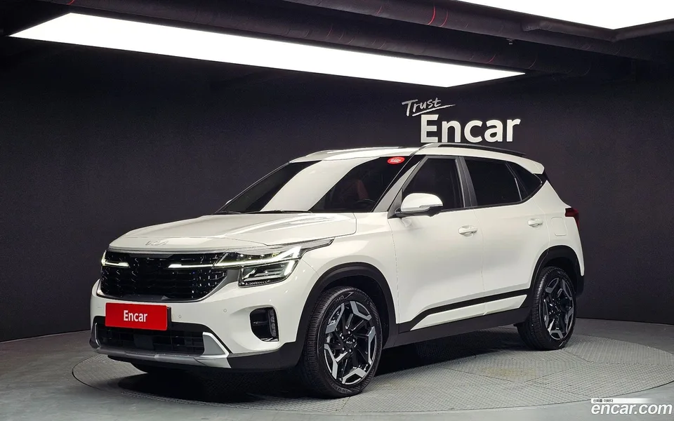 Kia Seltos 1.6 2WD 2023 — фото 1, купить с доставкой в Москву