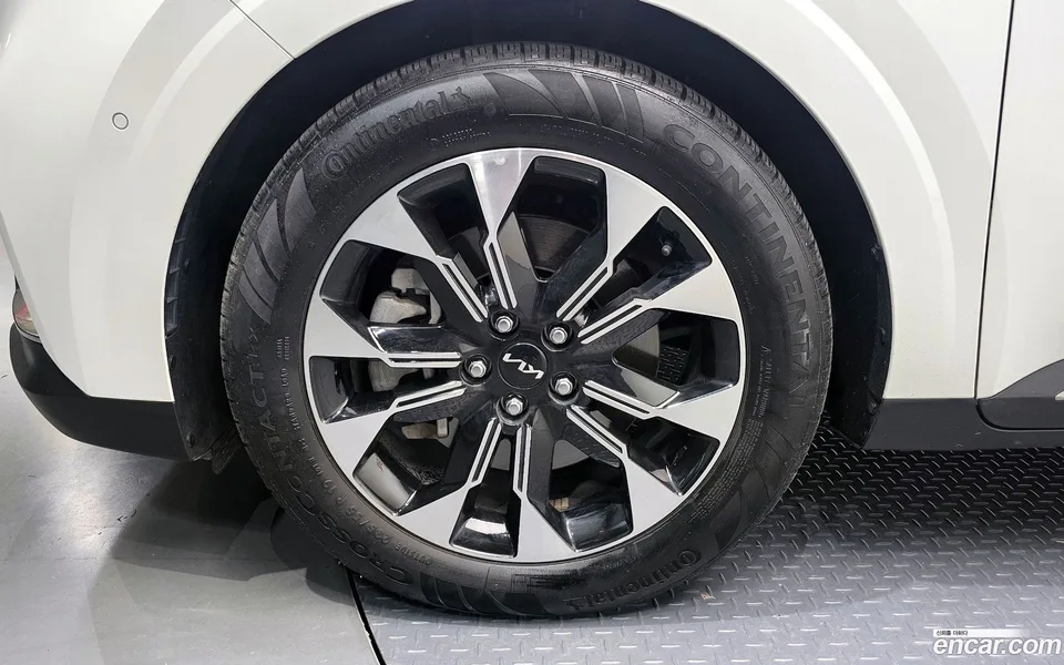 Kia Carnival 7 2023 — thumbnail 2