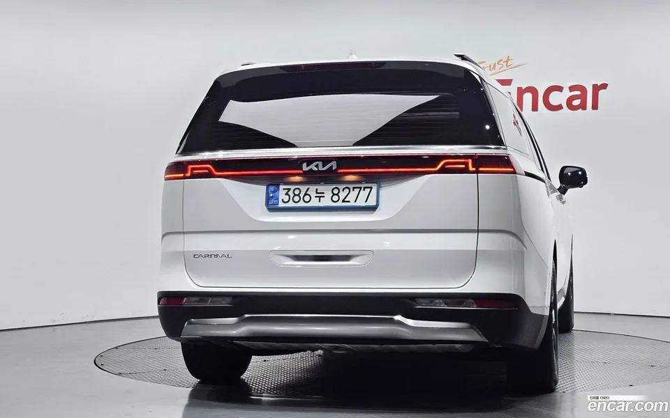 Kia Carnival 7 2023 — thumbnail 4