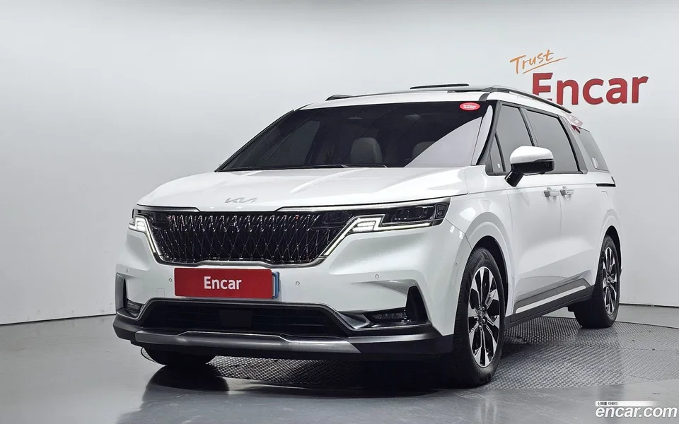Kia Carnival 7 2023 — photo 1, buy with delivery to Moscow