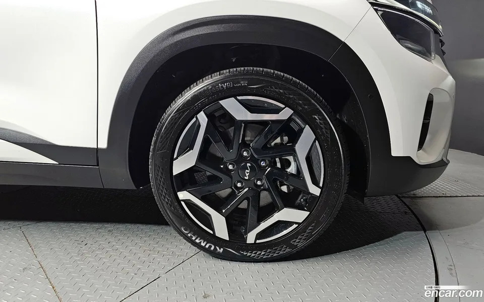 Kia Seltos 1.6 2WD 2023 — миниатюра 5