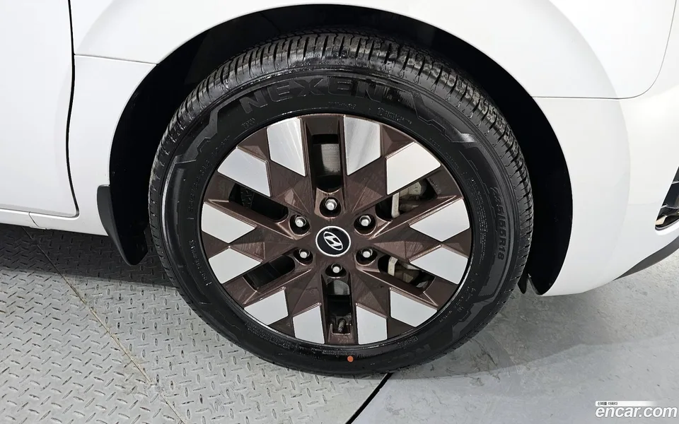 Hyundai Staria 4WD 7 2022 — миниатюра 5