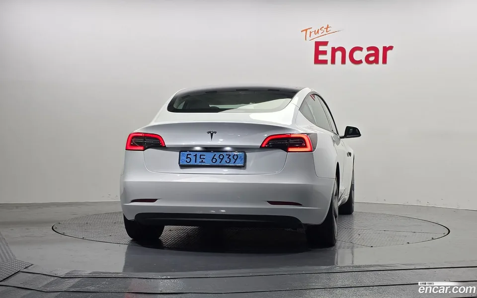 Tesla Model 3 RWD 2023 — миниатюра 4