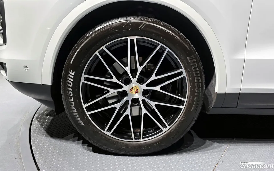 Porsche Cayenne 3.0 2024 — миниатюра 2