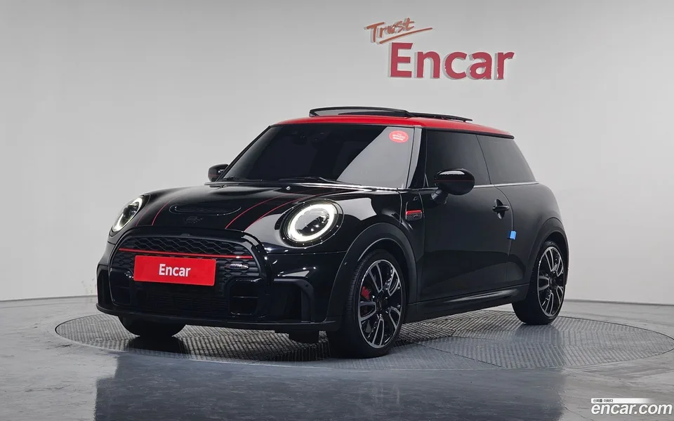 MINI Cooper S JCW 2022 — фото 1, купить с доставкой в Москву