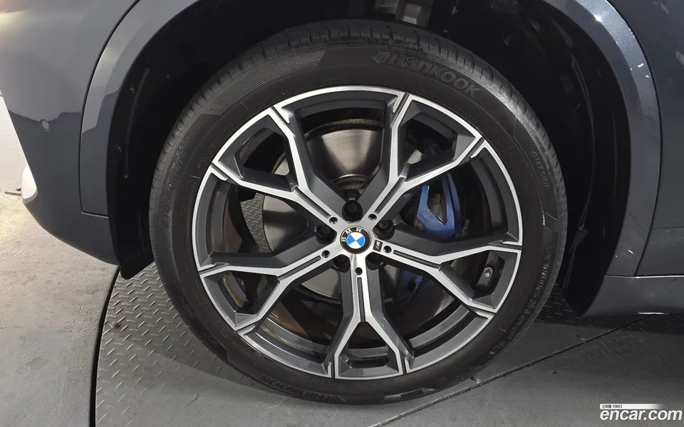 BMW X5 xDrive 40i M 2022 — миниатюра 2