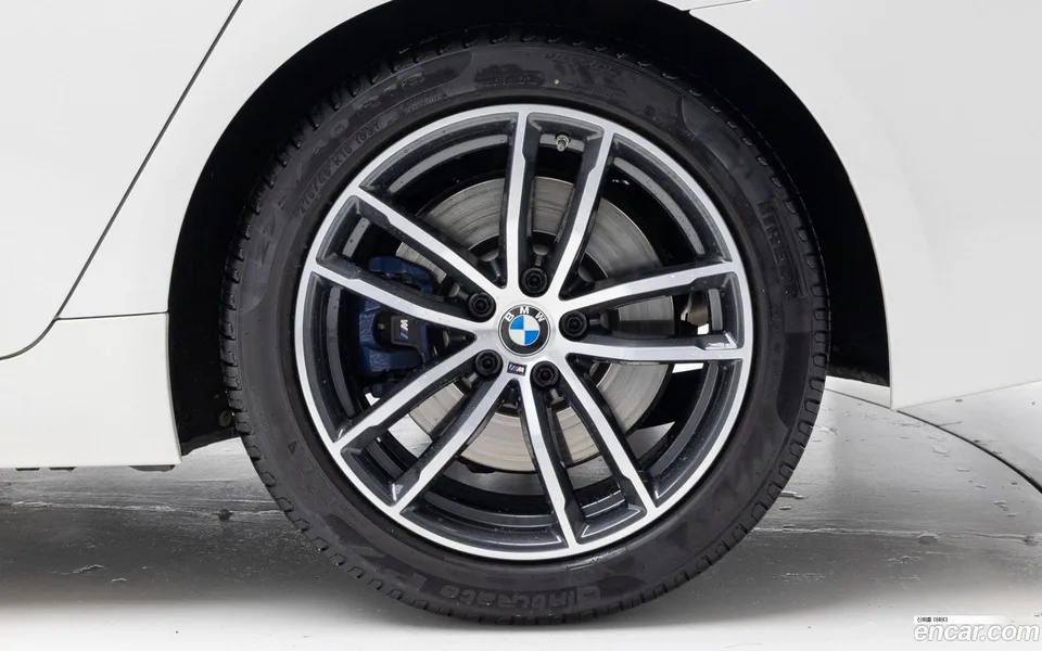 BMW 5 Series 520i M 2023 — миниатюра 2