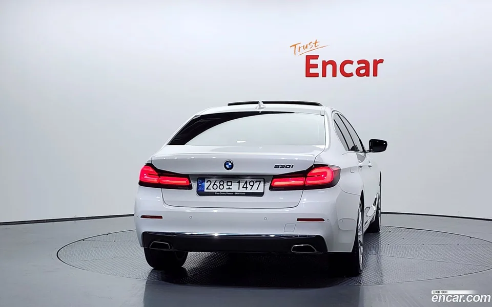 BMW 5 Series 530i 2023 — миниатюра 4