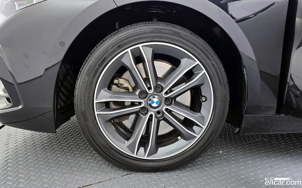 BMW 1 Series 120i 2022 — миниатюра 2