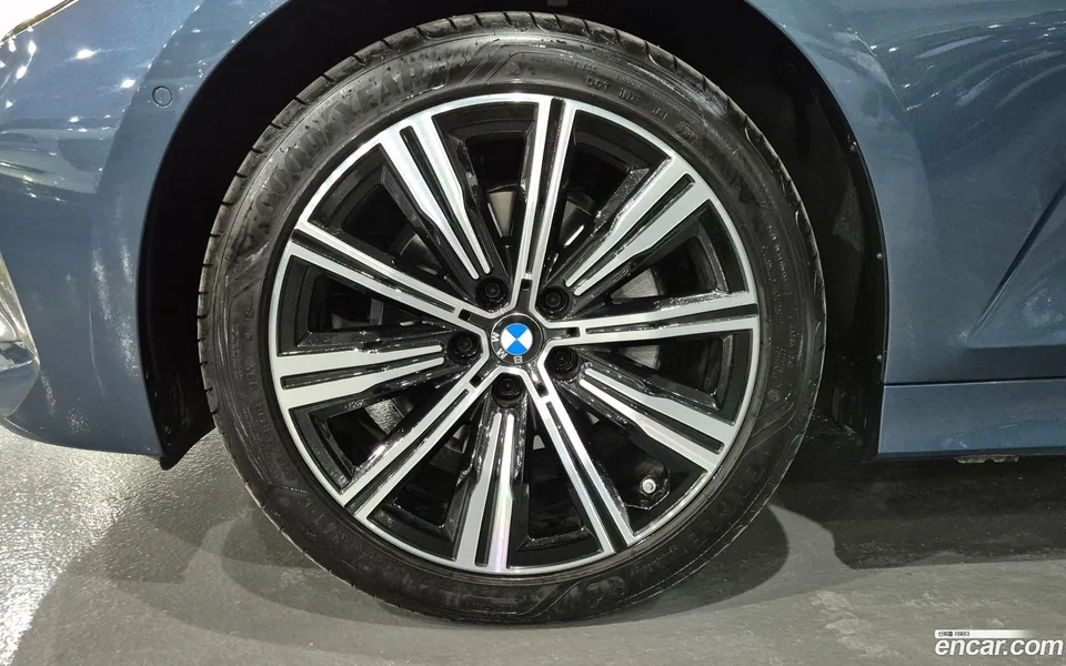 BMW 3 Series 320i 2025 — миниатюра 2
