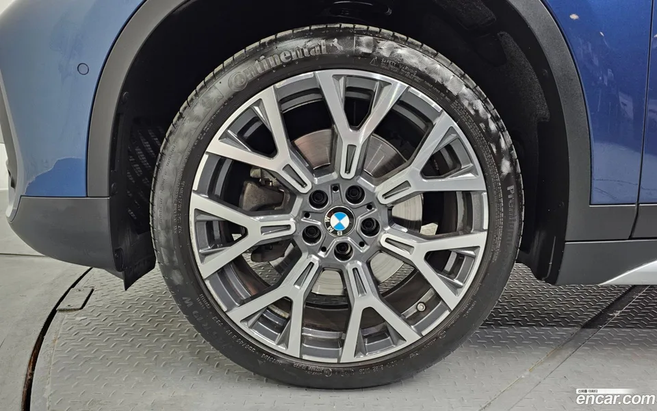 BMW X1 xDrive 20i xLine 2022 — миниатюра 5