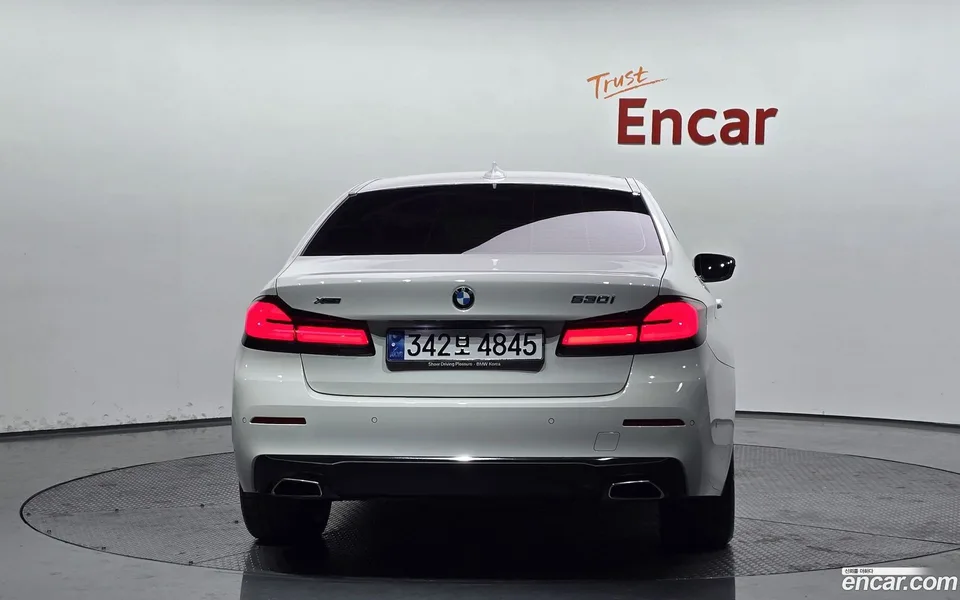 BMW 5 Series 530i xDrive 2023 — миниатюра 4