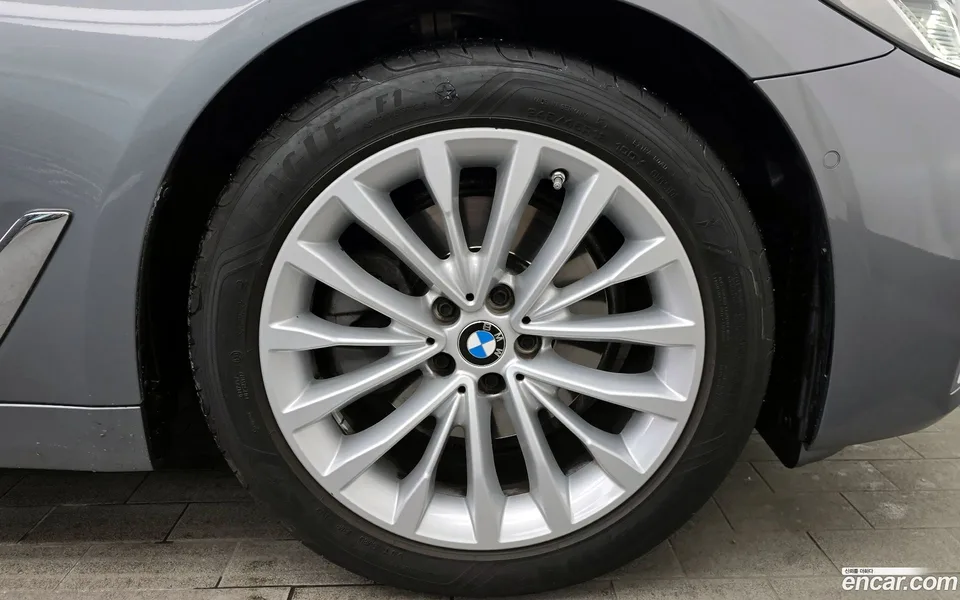 BMW 5 Series 520i 2022 — миниатюра 2