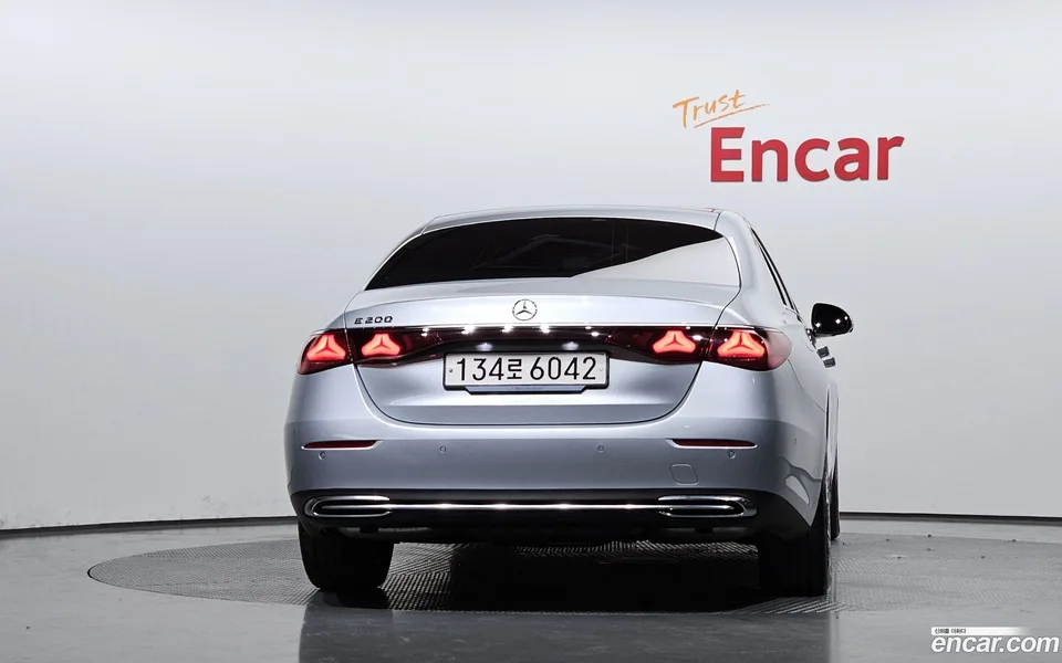 Mercedes-Benz E-Class E200 2024 — миниатюра 4