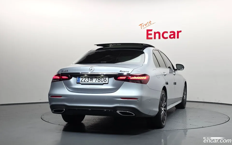 Mercedes-Benz E-Class E350 4MATIC AMG Line 2023 — миниатюра 4