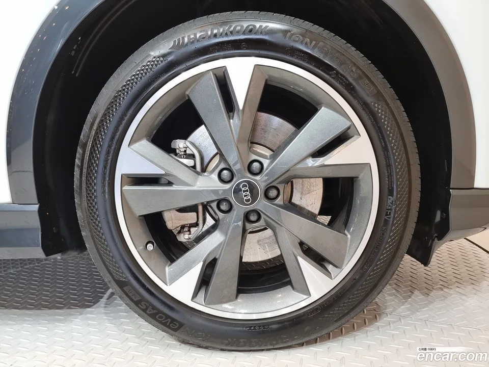 Audi Q4 e-tron 40 2023 — миниатюра 2