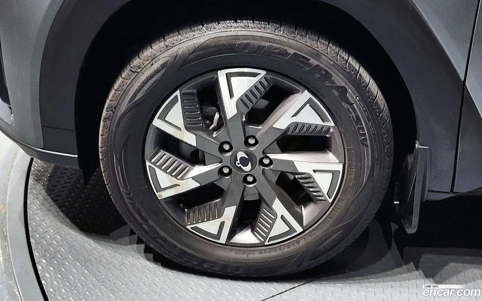 KG Mobility Torres EVX E7 2023 — миниатюра 2