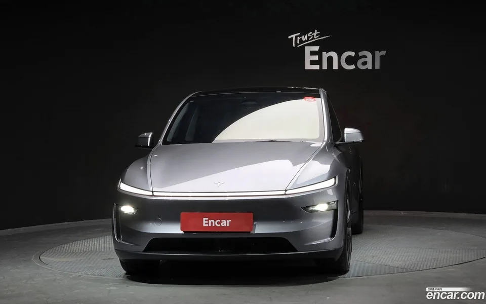 Tesla Model Y AWD 2025 — миниатюра 3