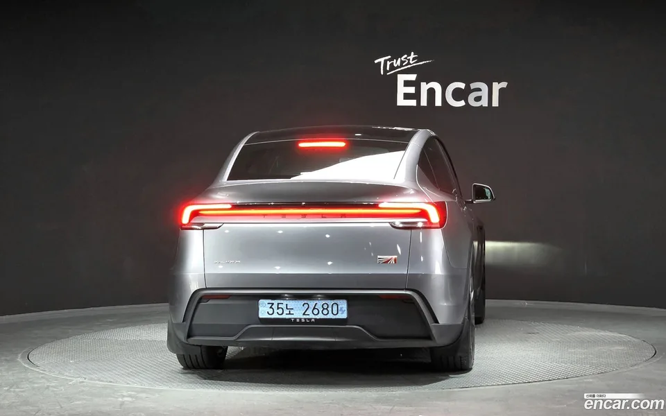 Tesla Model Y AWD 2025 — миниатюра 4