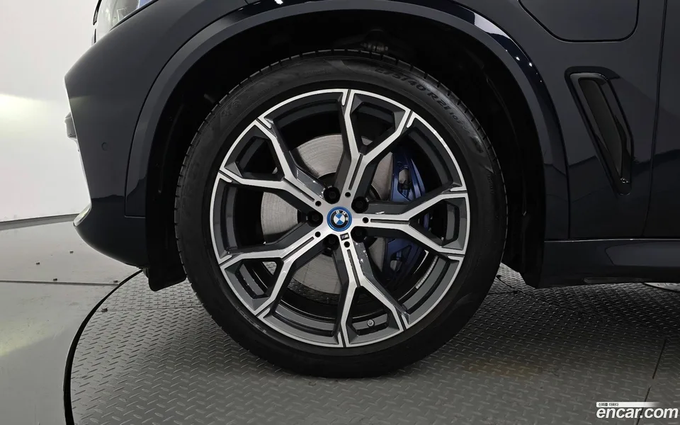 BMW X5 xDrive 45e M 2023 — миниатюра 5