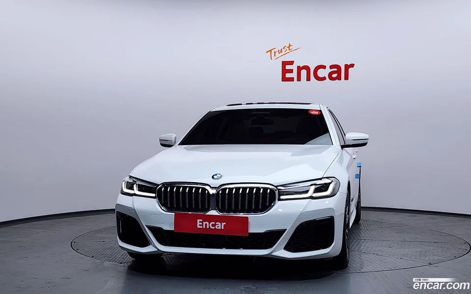 BMW 5 Series 520i M 2022 — миниатюра 3