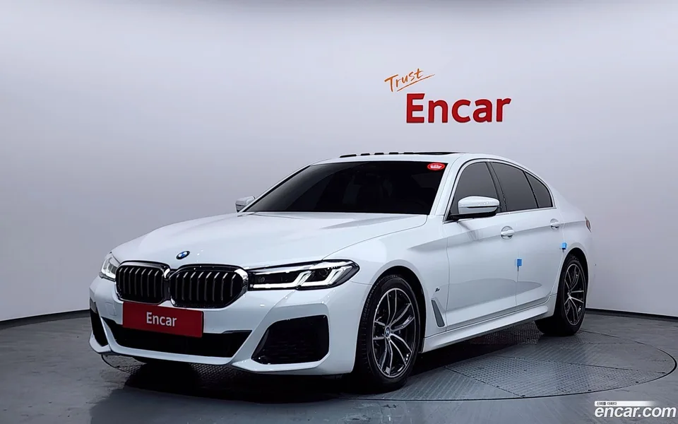 BMW 5 Series 520i M 2022 — фото 1, купить с доставкой в Москву