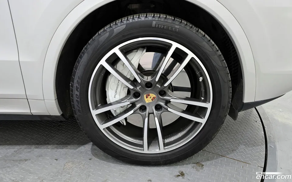 Porsche Cayenne 4.0 2022 — миниатюра 2