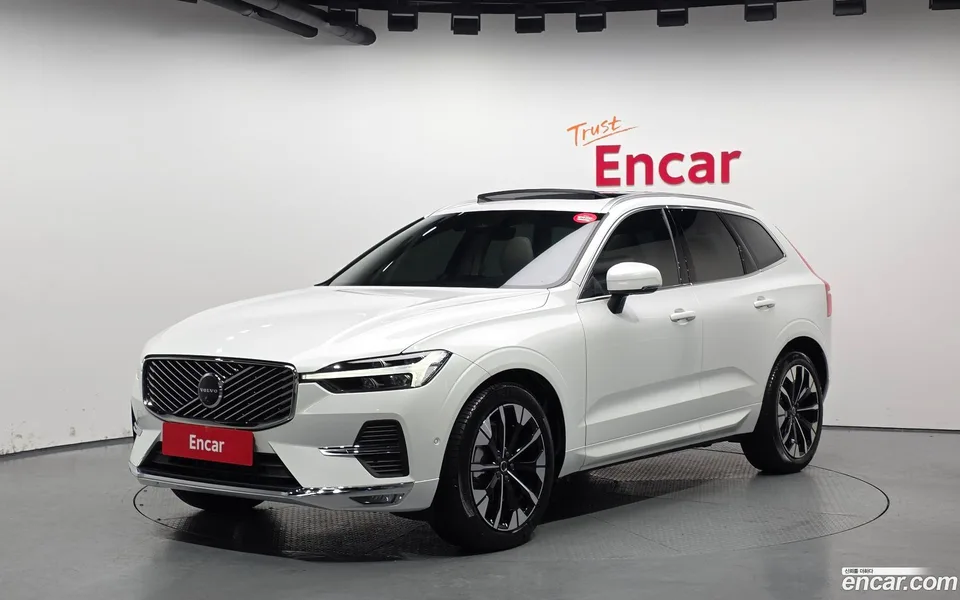 Volvo XC60 B5 2025 — фото 1, купить с доставкой в Москву