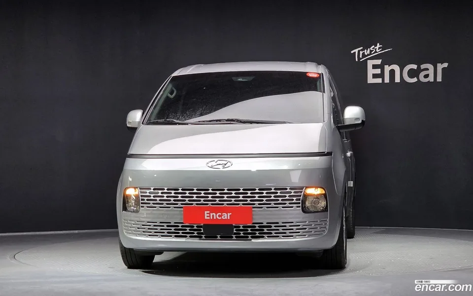 Hyundai Staria L3.5 5 2023 — thumbnail 3