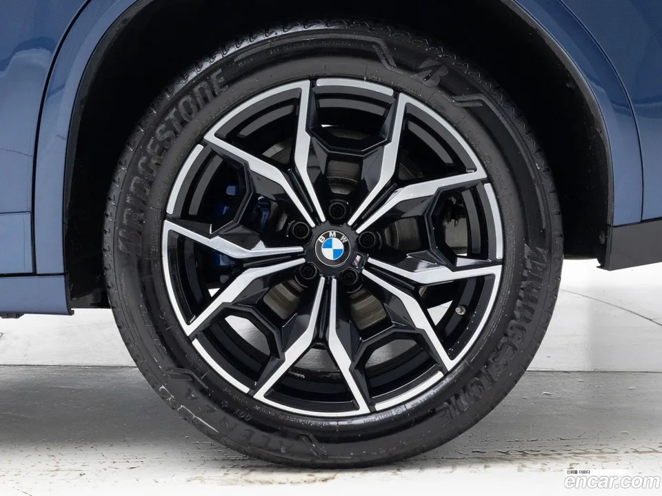 BMW X4 xDrive20i M 2023 — миниатюра 5