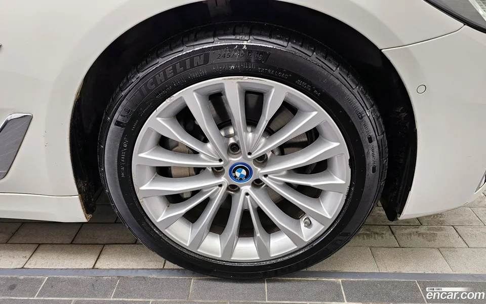 BMW 5 Series 530e 2022 — миниатюра 2