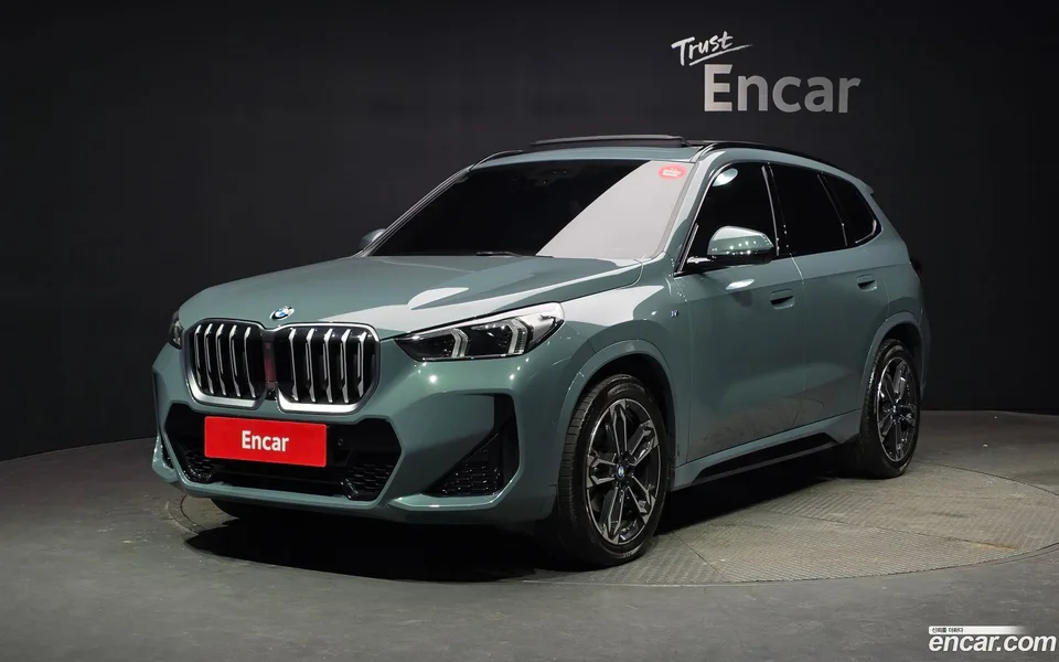 BMW X1 sDrive 20i M 2023 — фото 1, купить с доставкой в Москву