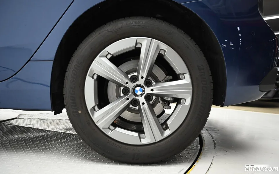 BMW 2 Series Active Tourer 220i 2025 — миниатюра 5