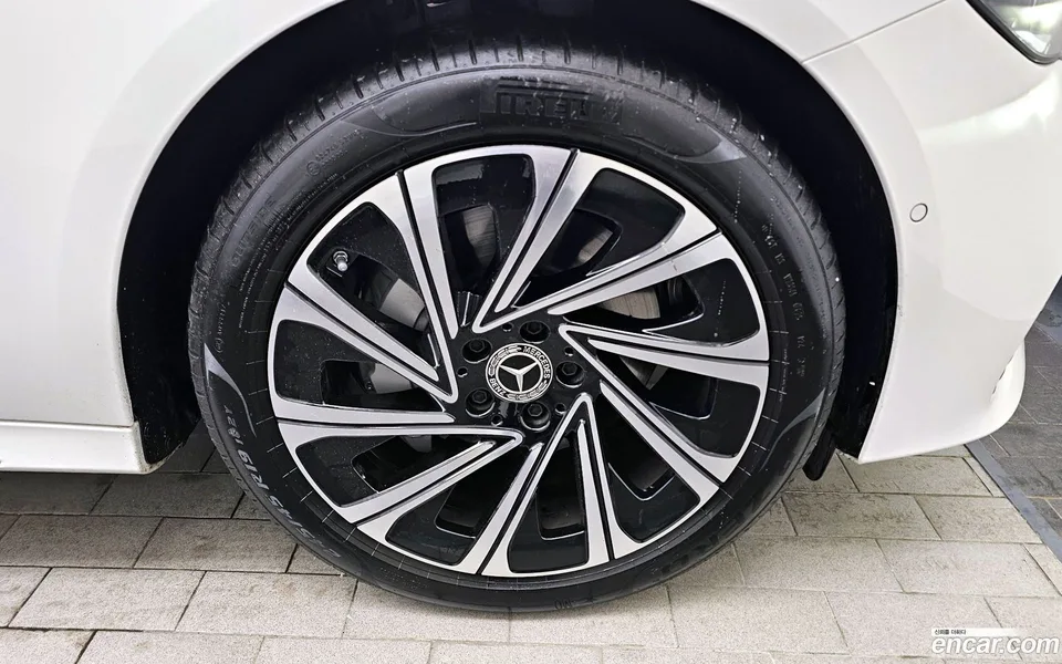 Mercedes-Benz E-Class E300 4MATIC 2025 — миниатюра 5